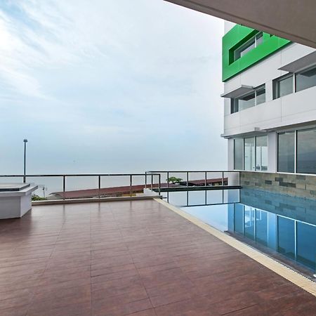 Whiz Prime Hotel Megamas Манадо Экстерьер фото