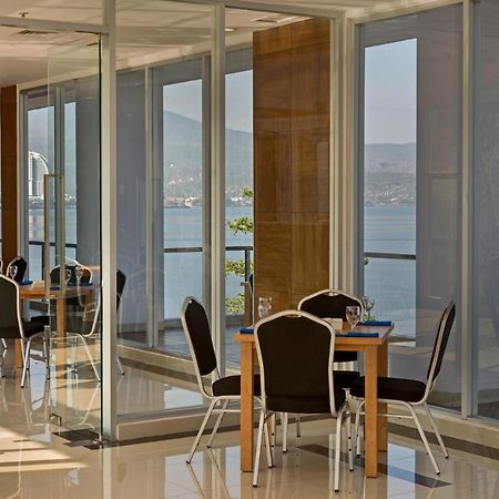 Whiz Prime Hotel Megamas Манадо Экстерьер фото