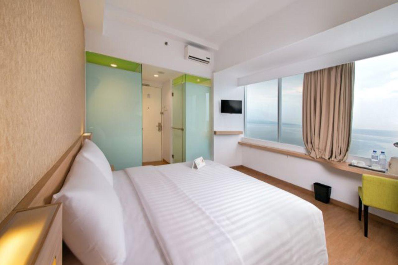 Whiz Prime Hotel Megamas Манадо Экстерьер фото