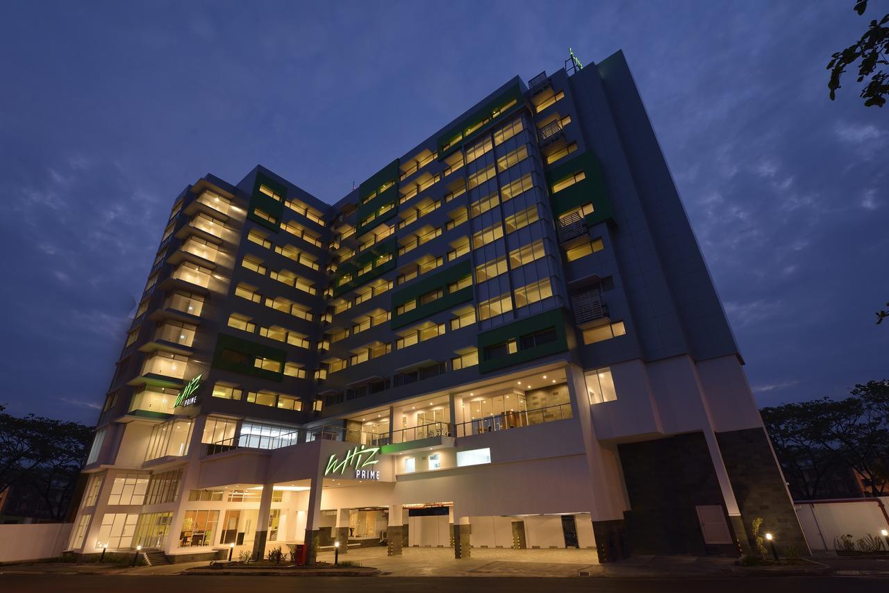 Whiz Prime Hotel Megamas Манадо Экстерьер фото