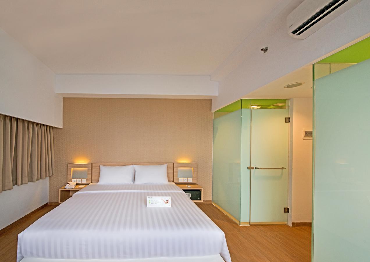 Whiz Prime Hotel Megamas Манадо Экстерьер фото