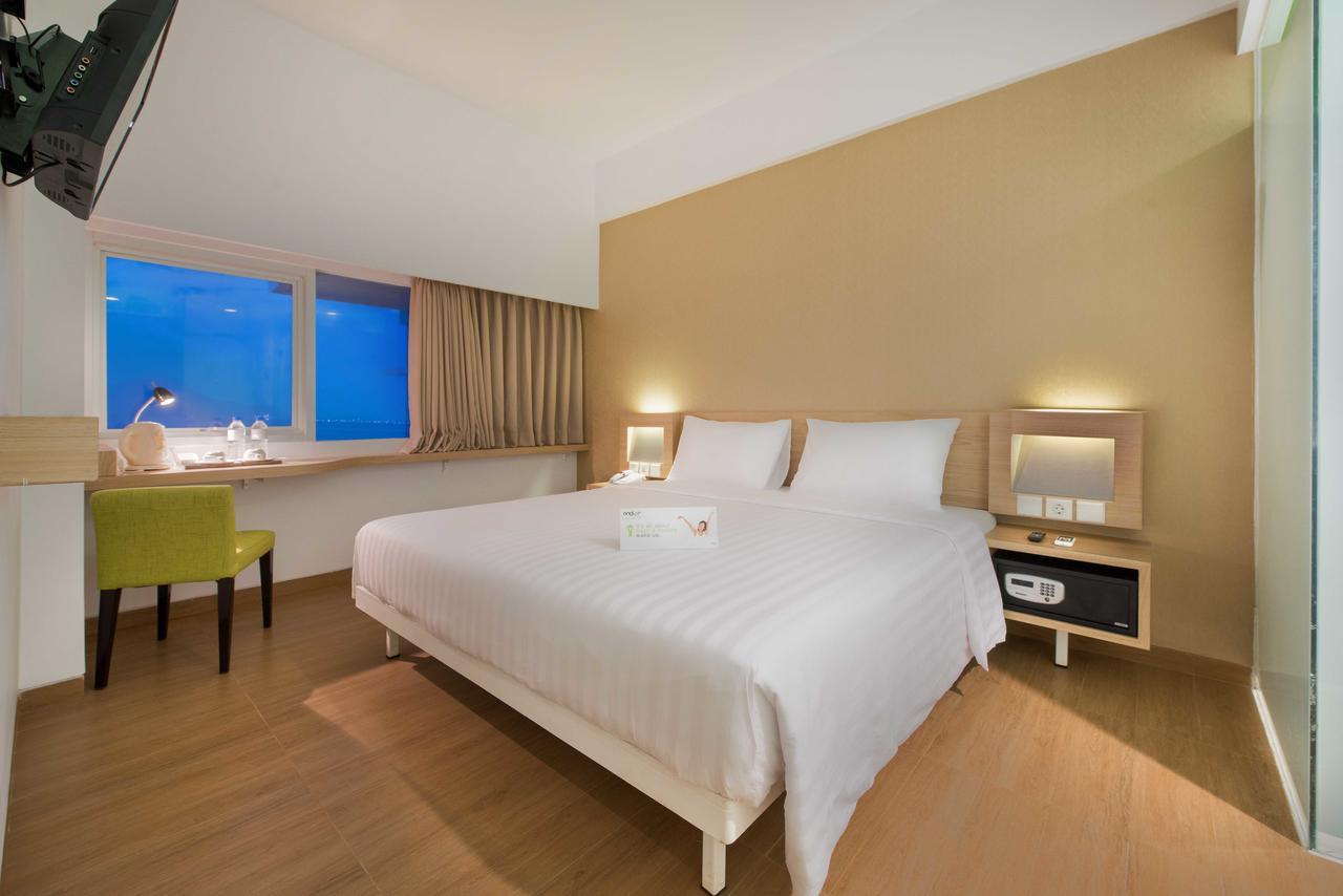 Whiz Prime Hotel Megamas Манадо Экстерьер фото
