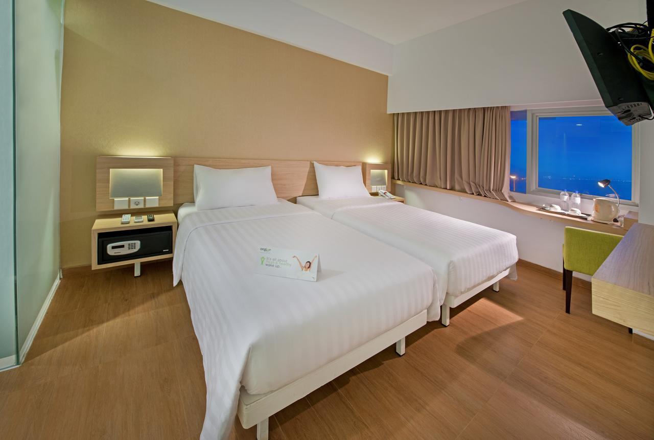 Whiz Prime Hotel Megamas Манадо Экстерьер фото