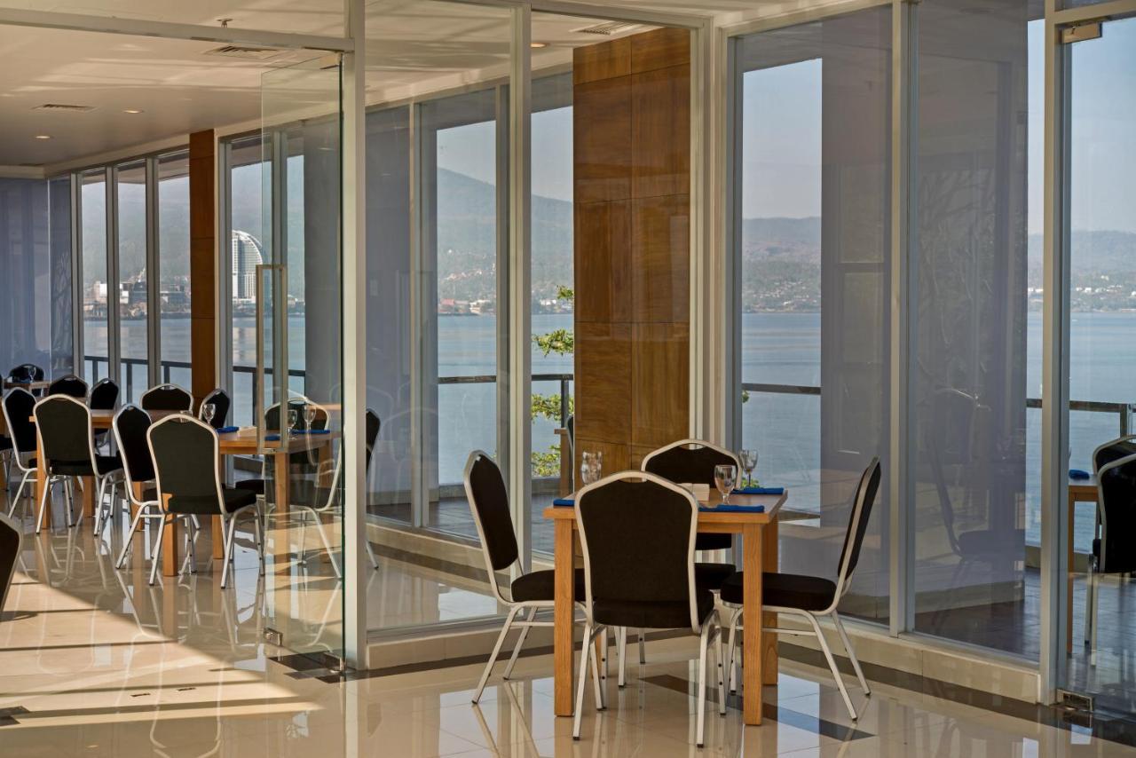 Whiz Prime Hotel Megamas Манадо Экстерьер фото